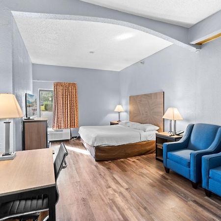 เบย์มอนต์ บาย วินด์แฮม ลอว์เรนซ์ Hotel ภายนอก รูปภาพ